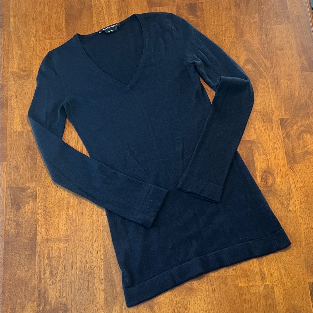 BCBGMaxAzria Black V-neck Silk and Cashmere Sweater